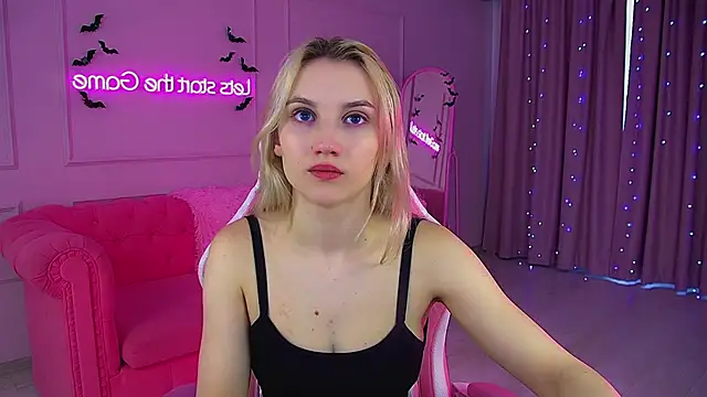 StacyEvances online show from November 1, 2025, 8:41 am