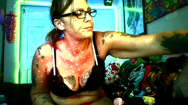 Snapshot of SparklesB1tch chatting on November 9, 2025, 11:09 pm SparklesB1tch online show from November 9, 2025, 11:09 pm