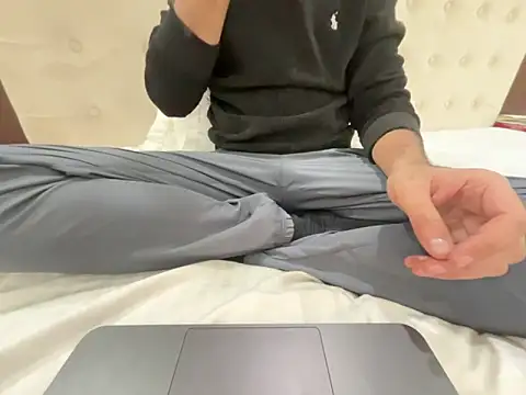 Snapshot of DecentJaat chatting on December 19, 2025, 5:26 pm DecentJaat online show from December 19, 2025, 5:26 pm