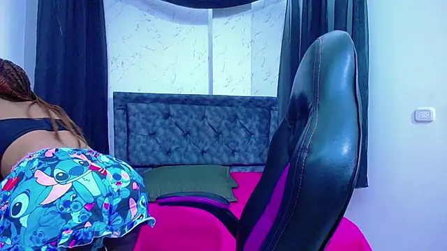 mia  thomson  online show from January 7, 2026, 2:22 pm