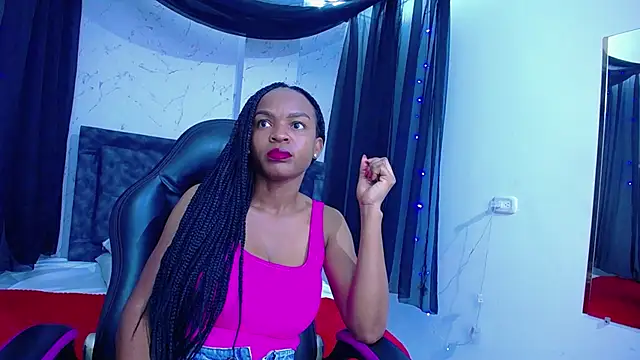 mia  thomson  online show from November 15, 2025, 11:58 am