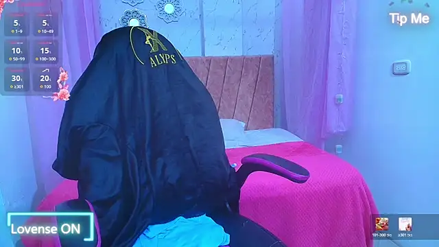 mia  thomson  online show from April 18, 2026, 3:58 pm