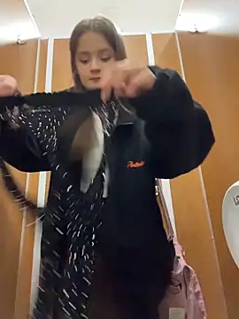 Snapshot of KittyQueeny chatting on October 17, 2025, 2:19 pm KittyQueeny online show from October 17, 2025, 2:19 pm