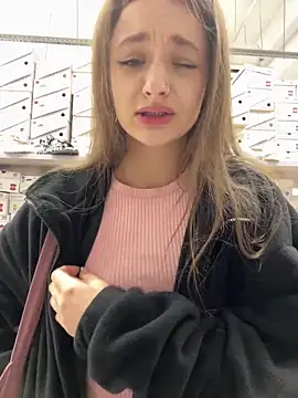 Snapshot of KittyQueeny chatting on September 14, 2025, 9:20 am KittyQueeny online show from September 14, 2025, 9:20 am