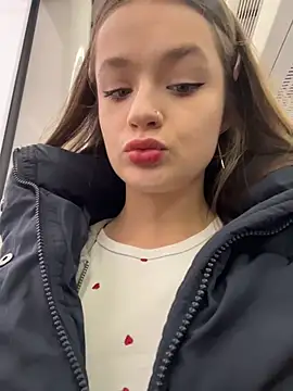 Snapshot of KittyQueeny chatting on December 15, 2025, 12:11 pm KittyQueeny online show from December 15, 2025, 12:11 pm