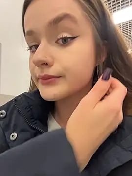 Snapshot of KittyQueeny chatting on November 21, 2025, 2:05 pm KittyQueeny online show from November 21, 2025, 2:05 pm