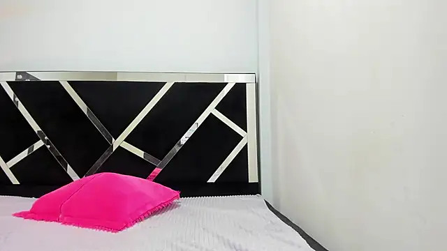 Snapshot of iisabella_noa chatting on December 1, 2025, 1:12 pm iisabella noa online show from December 1, 2025, 1:12 pm