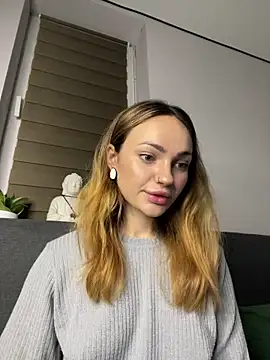 SaraLow online show from October 5, 2025, 1:29 am