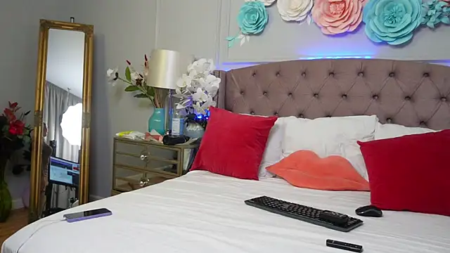 JenniferLovve online show from November 19, 2025, 4:34 am