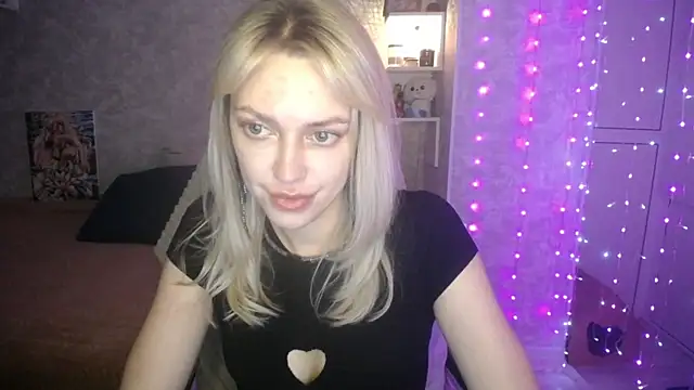 Snapshot of NickyAdamidi chatting on October 25, 2025, 5:46 pm NickyAdamidi online show from October 25, 2025, 5:46 pm