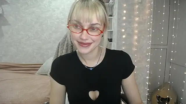 Snapshot of NickyAdamidi chatting on September 15, 2025, 4:07 pm NickyAdamidi online show from September 15, 2025, 4:07 pm