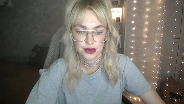 Snapshot of NickyAdamidi chatting on October 5, 2025, 3:25 pm NickyAdamidi online show from October 5, 2025, 3:25 pm