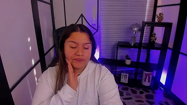 Snapshot of ElaBourn_ chatting on October 9, 2025, 12:38 pm ElaBourn online show from October 9, 2025, 12:38 pm