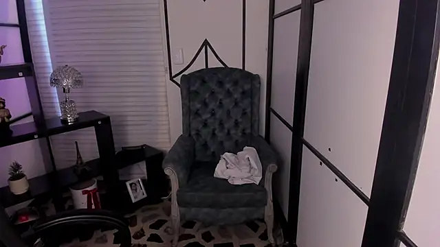 Snapshot of ElaBourn_ chatting on November 13, 2025, 3:05 pm ElaBourn online show from November 13, 2025, 3:05 pm