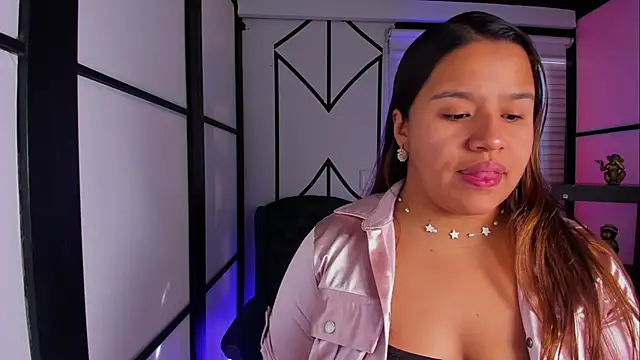 Snapshot of ElaBourn_ chatting on September 22, 2025, 12:55 pm ElaBourn online show from September 22, 2025, 12:55 pm