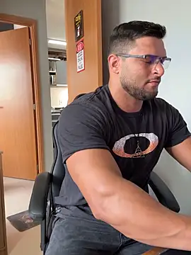 Snapshot of KRYSTALIZEDY chatting on December 16, 2025, 11:03 am KRYSTALIZEDY online show from December 16, 2025, 11:03 am