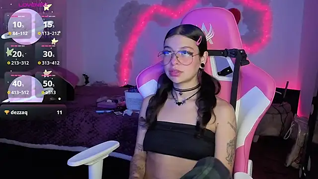 larah uwu online show from February 13, 2026, 7:36 pm