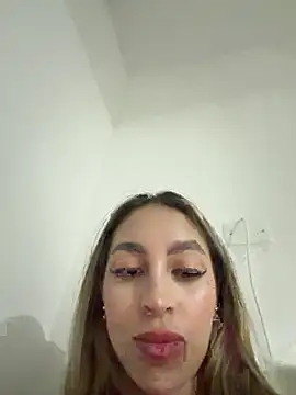 shannel moss   online show from April 11, 2026, 1:02 am