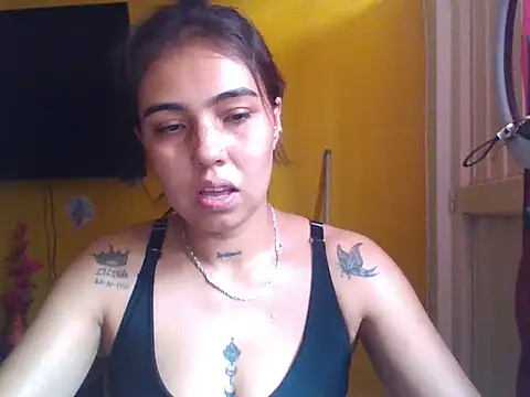 EmmaSplycer02 online show from April 28, 2026, 6:45 pm