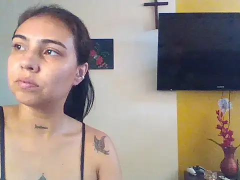 EmmaSplycer02 online show from May 7, 2026, 6:55 pm