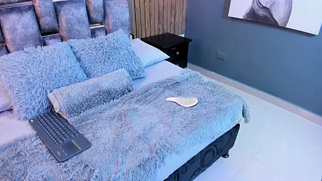 owen  johnson online show from November 7, 2025, 12:21 pm