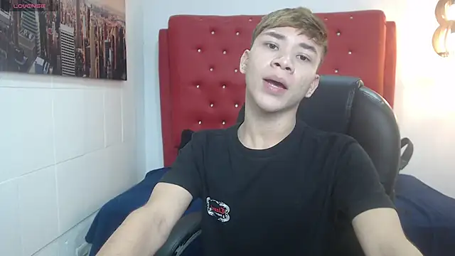 Snapshot of nathanclay chatting on December 4, 2025, 3:38 am nathanclay online show from December 4, 2025, 3:38 am