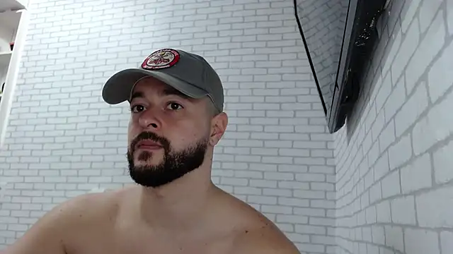 Snapshot of BombeiroHotx chatting on September 30, 2025, 8:04 pm BombeiroHotx online show from September 30, 2025, 8:04 pm