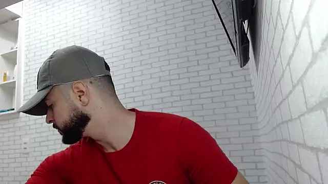 Snapshot of BombeiroHotx chatting on December 3, 2025, 8:30 pm BombeiroHotx online show from December 3, 2025, 8:30 pm