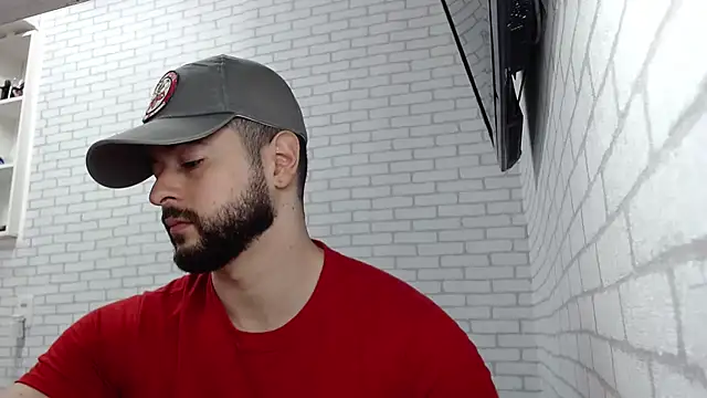 Snapshot of BombeiroHotx chatting on November 18, 2025, 10:13 pm BombeiroHotx online show from November 18, 2025, 10:13 pm