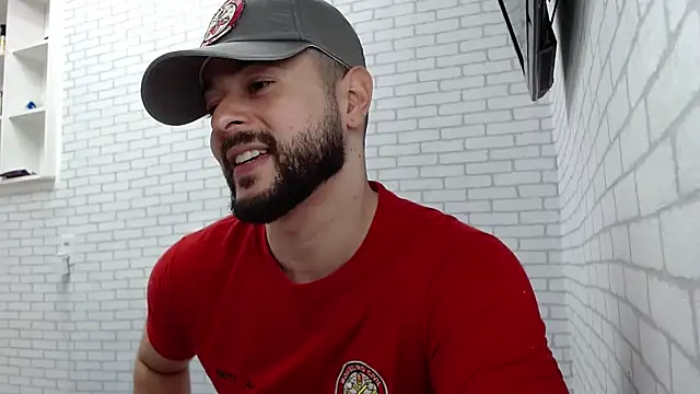 Snapshot of BombeiroHotx chatting on November 11, 2025, 11:31 pm BombeiroHotx online show from November 11, 2025, 11:31 pm