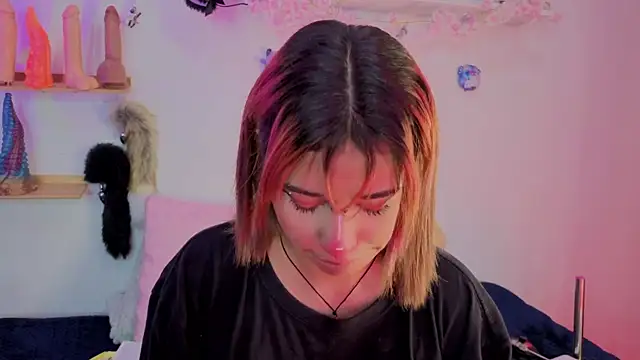 zoelight18 online show from November 16, 2025, 11:26 am