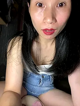 Snapshot of MinHiNi chatting on September 29, 2025, 7:15 am MinHiNi online show from September 29, 2025, 7:15 am