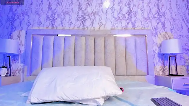 AlaiaMoretti online show from October 26, 2025, 5:41 am