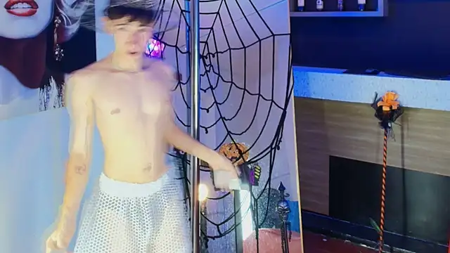 Snapshot of _DantFox_ chatting on October 30, 2025, 9:22 pm DantFox online show from October 30, 2025, 9:22 pm