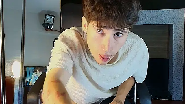 Snapshot of _DantFox_ chatting on November 9, 2025, 7:51 pm DantFox online show from November 9, 2025, 7:51 pm