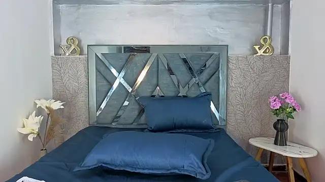 Snapshot of _DantFox_ chatting on December 2, 2025, 8:21 pm DantFox online show from December 2, 2025, 8:21 pm