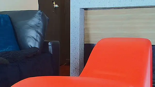 Snapshot of _DantFox_ chatting on November 7, 2025, 8:02 pm DantFox online show from November 7, 2025, 8:02 pm