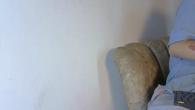 Snapshot of _DantFox_ chatting on December 15, 2025, 9:20 pm DantFox online show from December 15, 2025, 9:20 pm