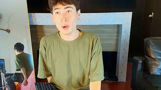 Snapshot of _DantFox_ chatting on November 11, 2025, 8:36 pm DantFox online show from November 11, 2025, 8:36 pm