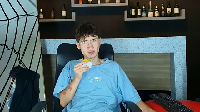 Snapshot of _DantFox_ chatting on November 5, 2025, 8:56 pm DantFox online show from November 5, 2025, 8:56 pm