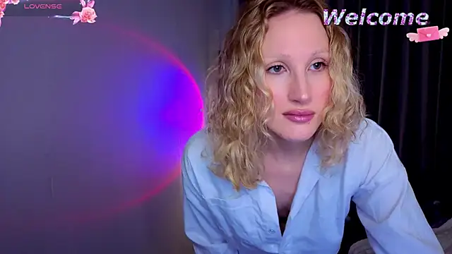 BiancaHelo online show from November 4, 2025, 1:48 pm