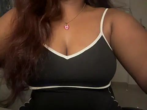 Snapshot of Niveda_21 chatting on April 13, 2026, 6:45 pm Niveda 21 online show from April 13, 2026, 6:45 pm