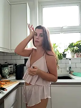 AlitaNova online show from October 7, 2025, 11:00 am