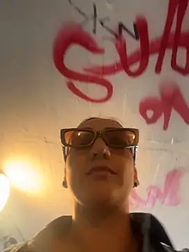 Ninabigtitied online show from October 28, 2025, 11:42 am