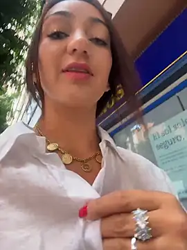 Ninabigtitied online show from December 14, 2025, 1:17 pm