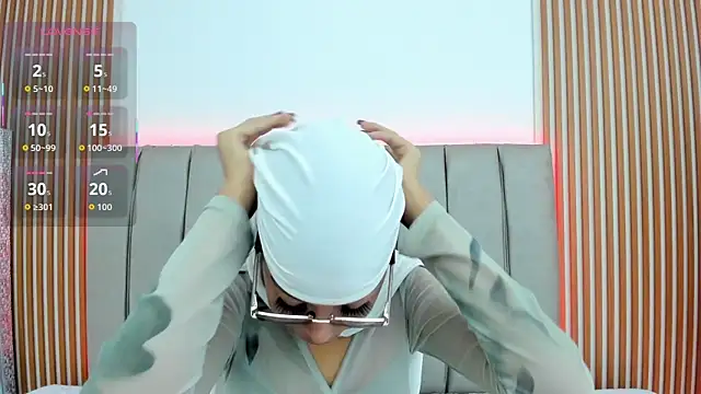 naishaa  online show from December 5, 2025, 6:39 pm