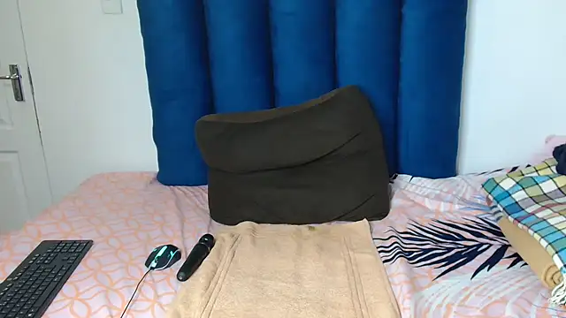 Snapshot of AeroSexx chatting on November 5, 2025, 6:33 pm AeroSexx online show from November 5, 2025, 6:33 pm