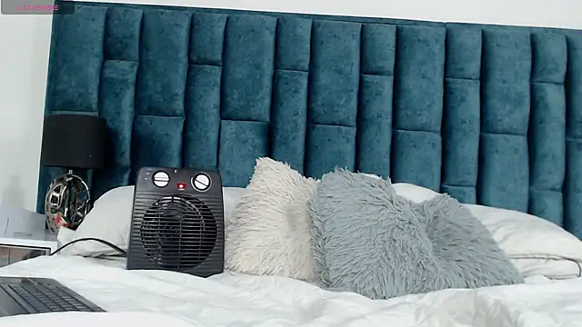 Emma Foxi online show from November 14, 2025, 9:18 pm