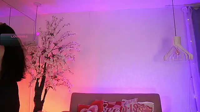 JadeSummerr online show from April 7, 2026, 11:45 am