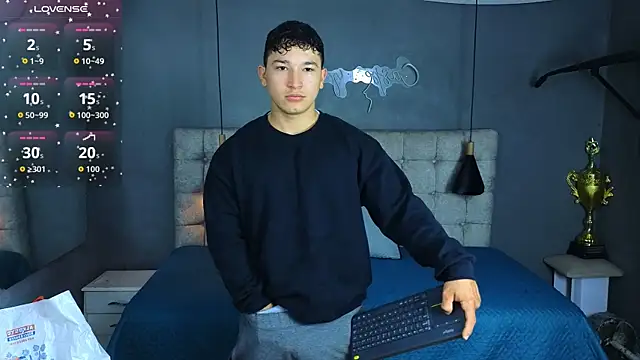 Snapshot of Horny_nick18 chatting on October 28, 2025, 9:30 am Horny nick18 online show from October 28, 2025, 9:30 am